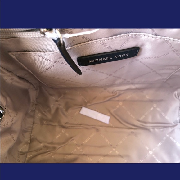 Gaby’sBags👜💕- NWT Michael Kors Crossbody - Picture 7 of 8